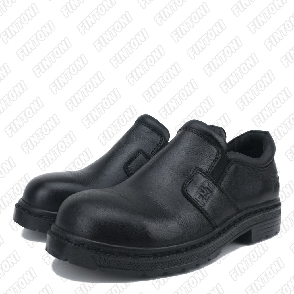 Sepatu sandal kulit pria menjadi salah satu pilihan pria karena dianggap paling nyaman. Dan salah satu merek sepatu kulit pria branded yang saat ini paling banyak digandrungi adalah Fintoni.